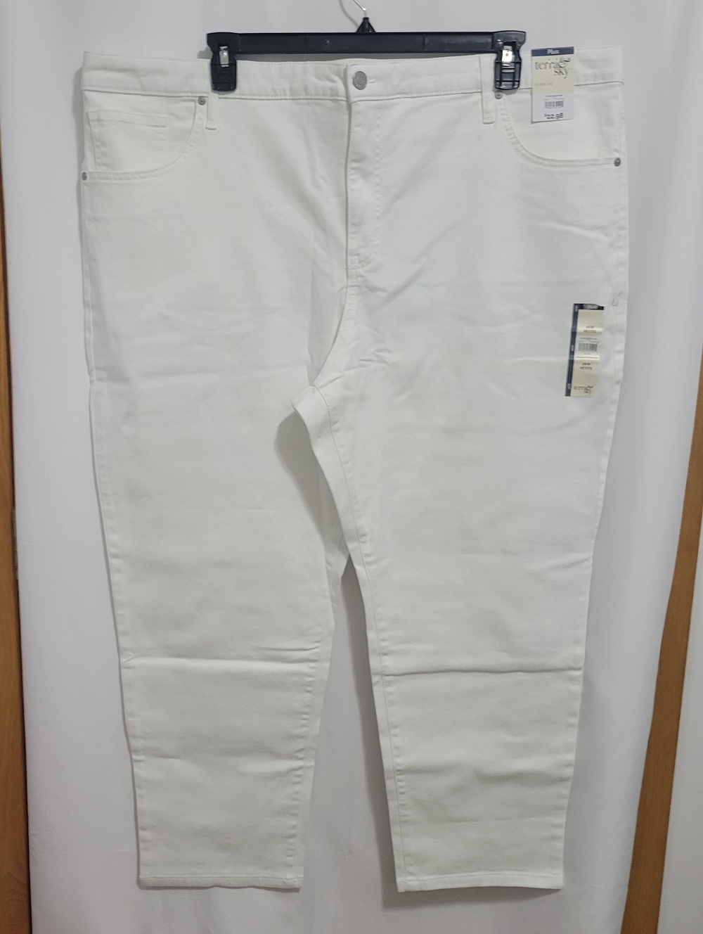 Terra & Sky White Petite Straight Leg Jeans, Size 26WP. NEW